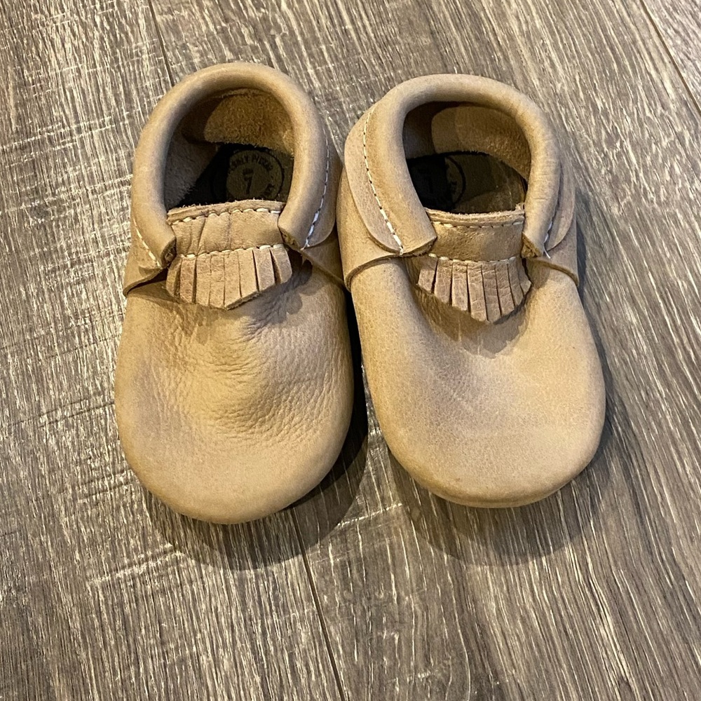 Freshly Picked mini soles. Size 7. Weathered Brown City Mocc.